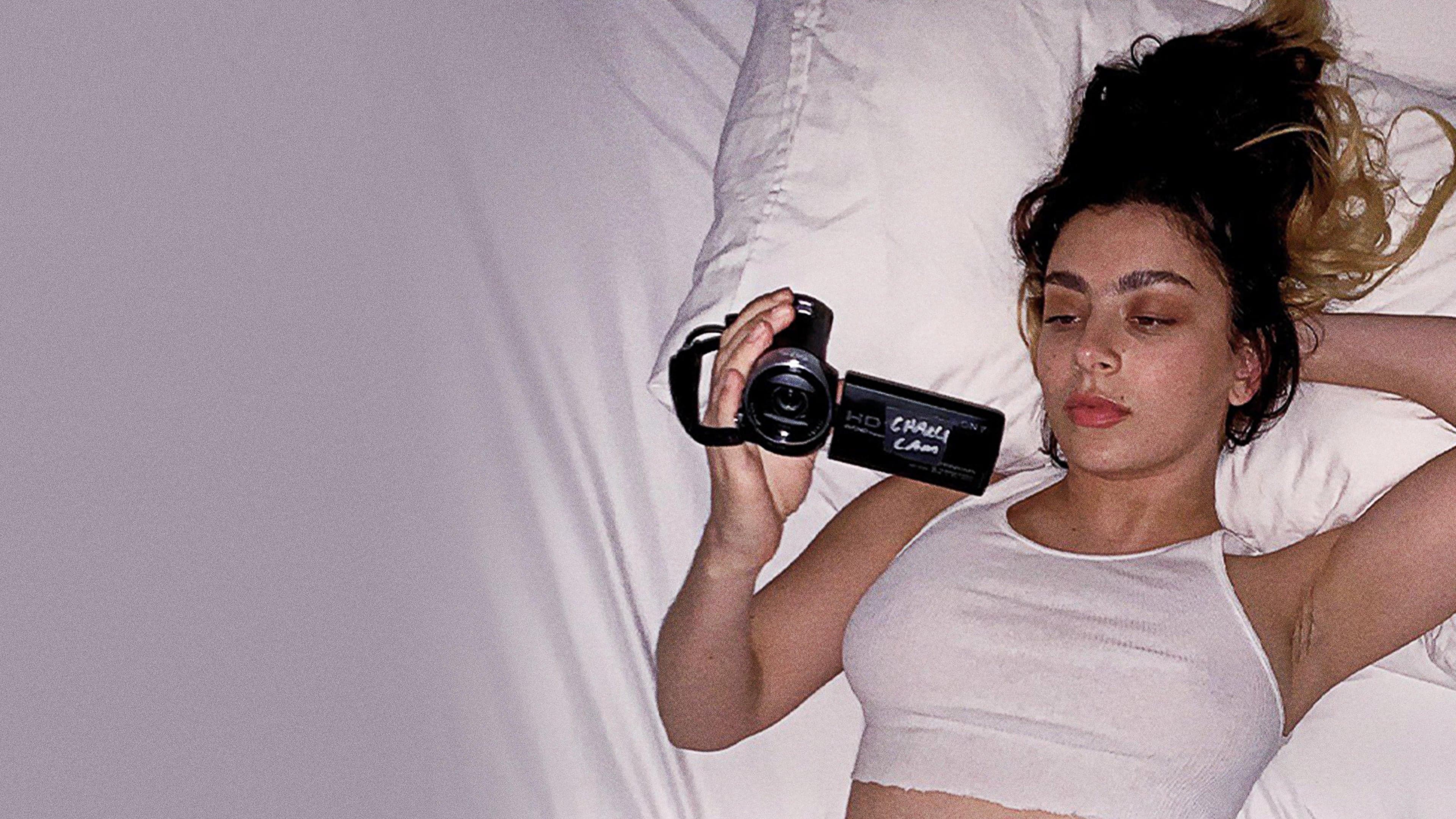 Affiche de présentation de Charli XCX: Alone Together
